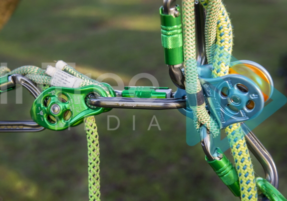Hitch climber pulley multiple attachment points for effecient climbing system