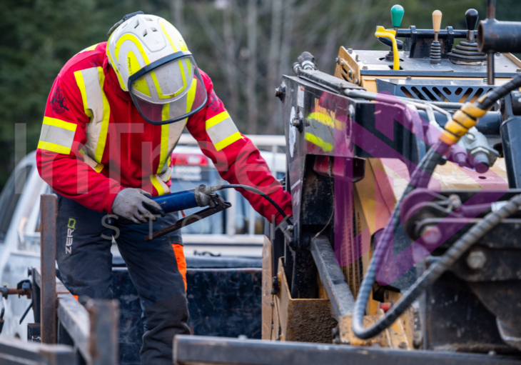 Pre work maintenance on skid steer Pre work maintenance on skid steer