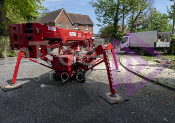 Spider lift legs extended CMC spider lift with legs extended