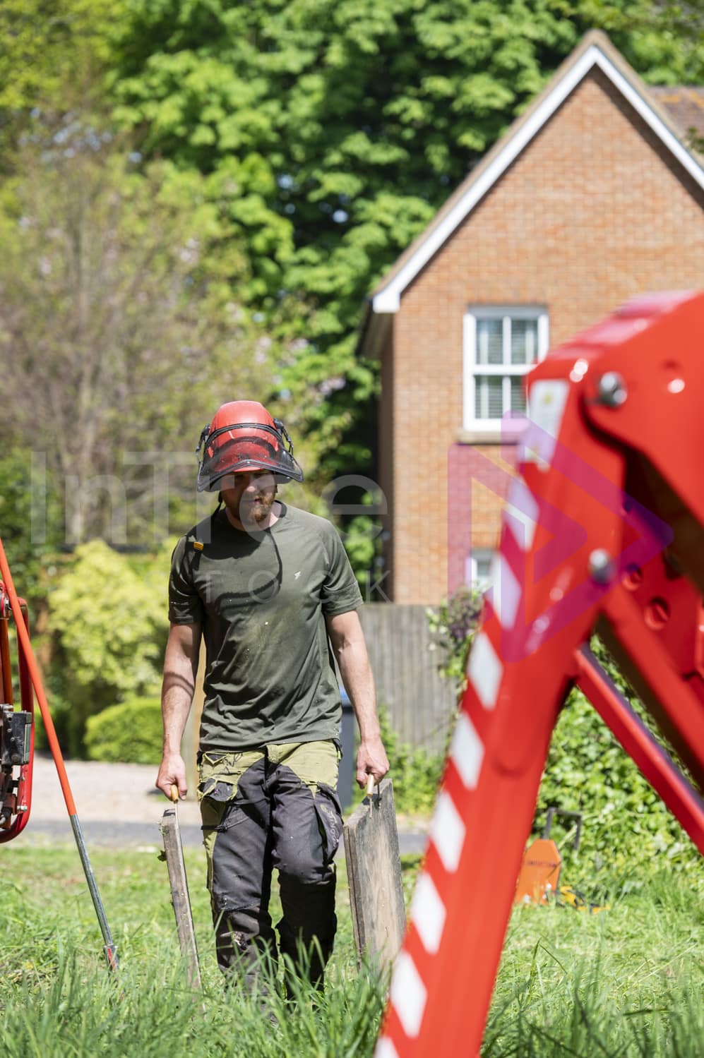 Man carrying outrigger pads to spider lift